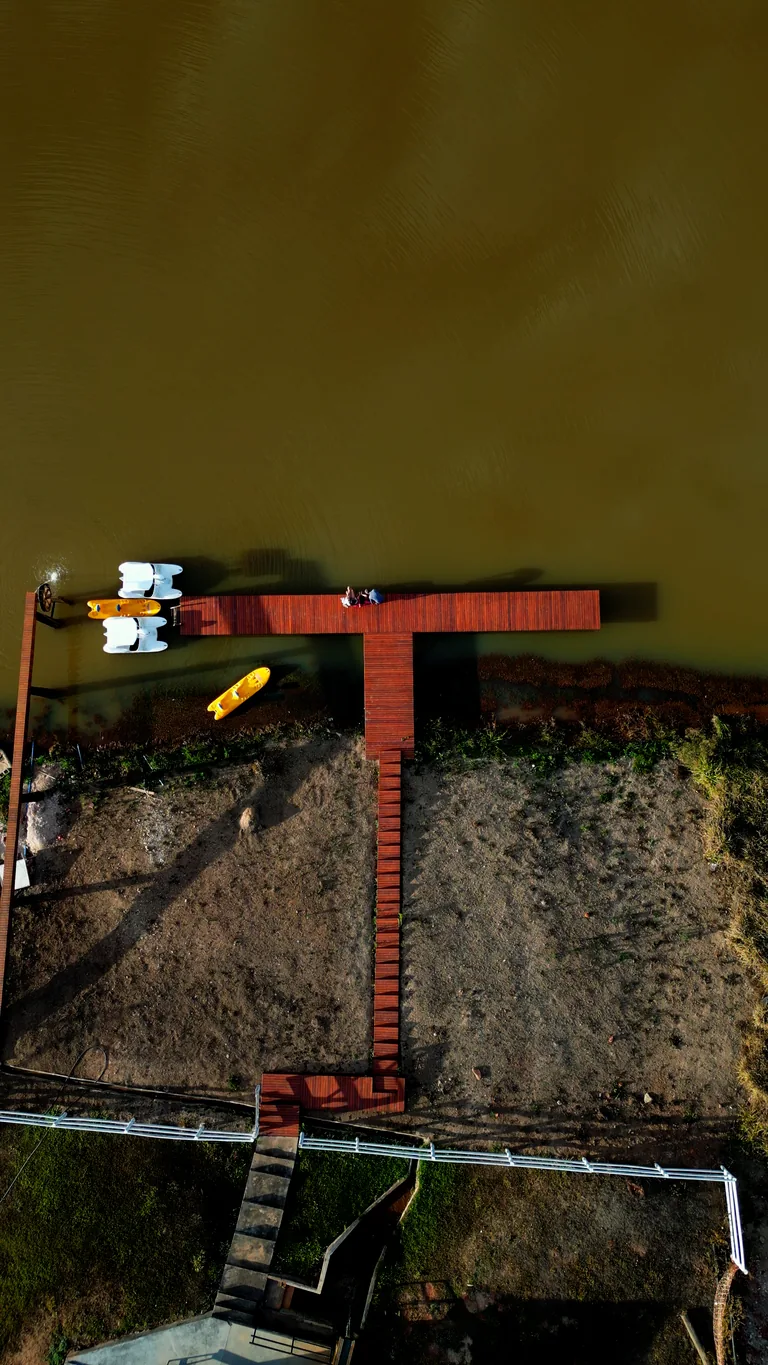 Trilhas ecológicas em meio à mata nativa do Laguna Magnólia